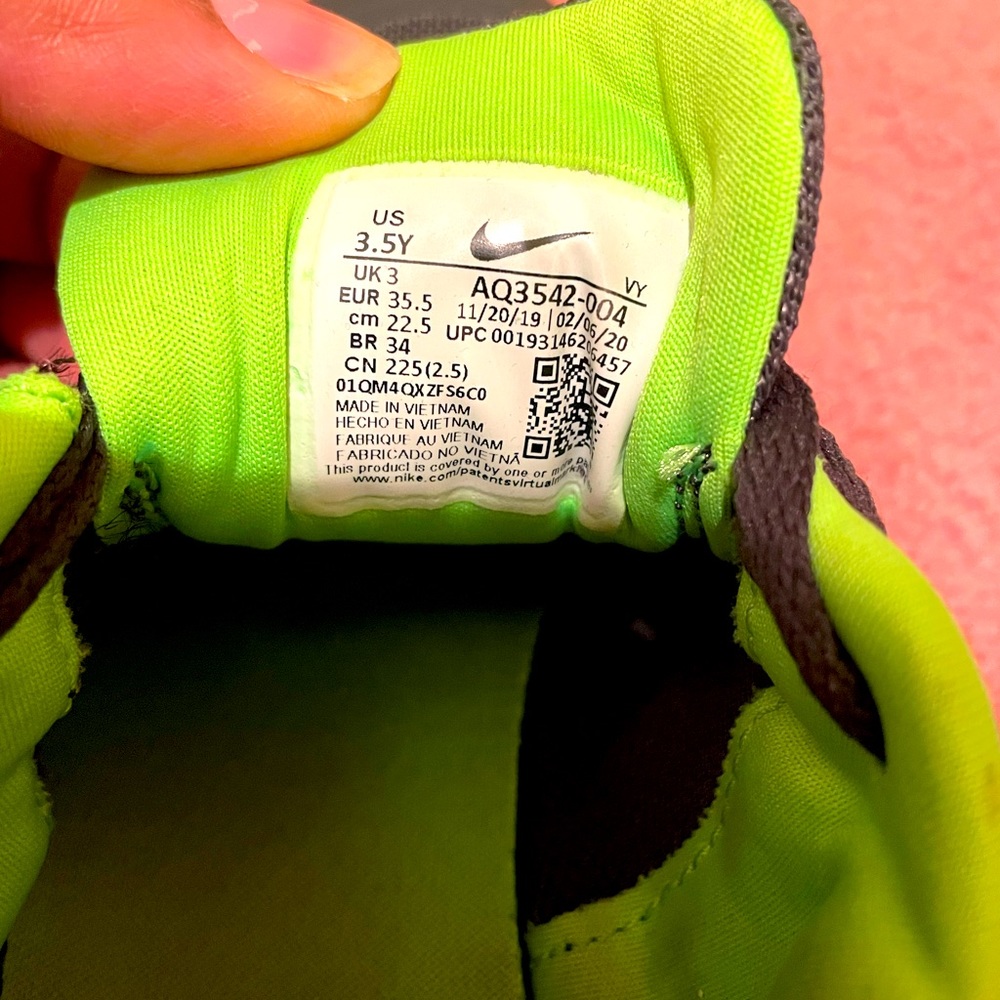 3.5 boys running sneakers